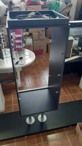 Kit Expositor Vitrine de Loja Iluminada com Porta de Vidro e Tablado Preto Ótimo Estado !! - Foto 5