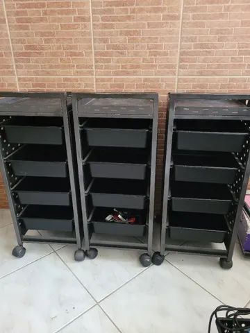 3 Carrinhos auxiliar de metal cabeleireiro Ikesaki.