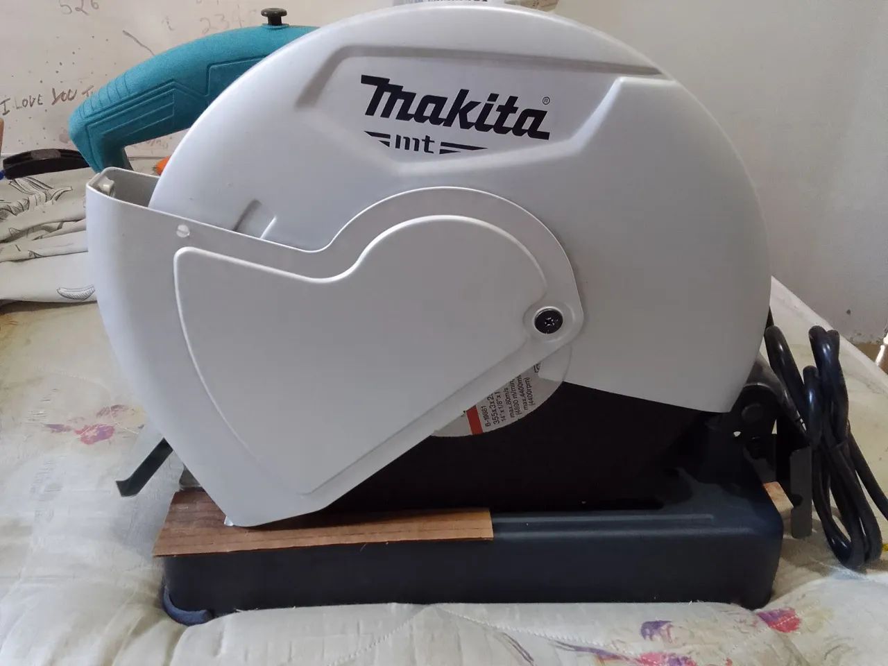 Cortadora de Metal Makita
