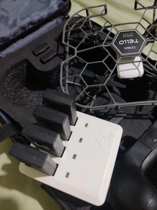 Drone DJI Tello com proteção + 4 BATERIAS+ CARREGADOR  - Foto 3