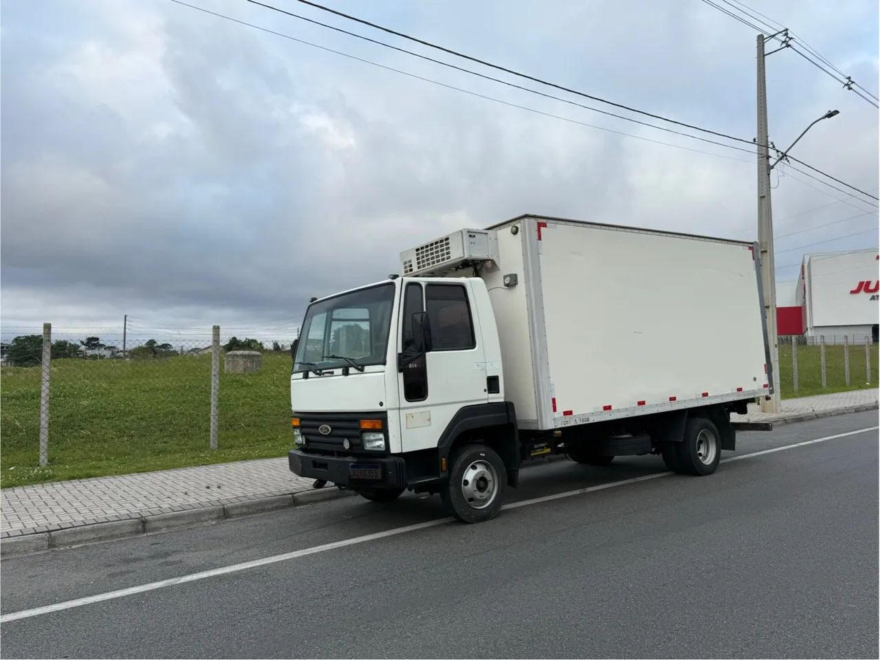 Caminhão Ford Cargo 814 - Baú Refrigerado