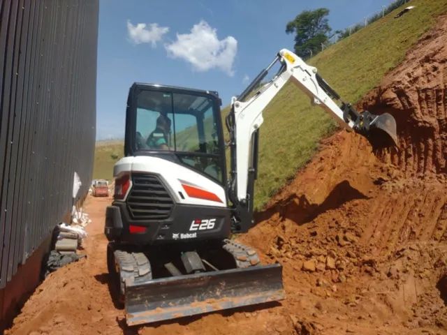 Vende-se mini escavadeira BobCat E26 - Foto 3