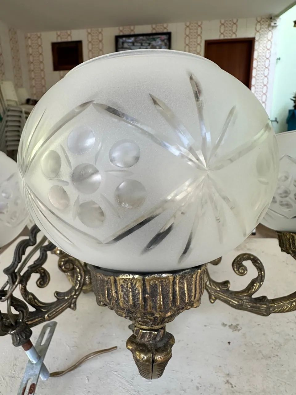 Lustre Clássico com 5 Cúpulas de Vidro - Foto 4