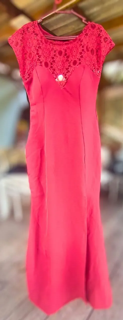 Vestido de Festa Vermelho com Detalhes em Renda
