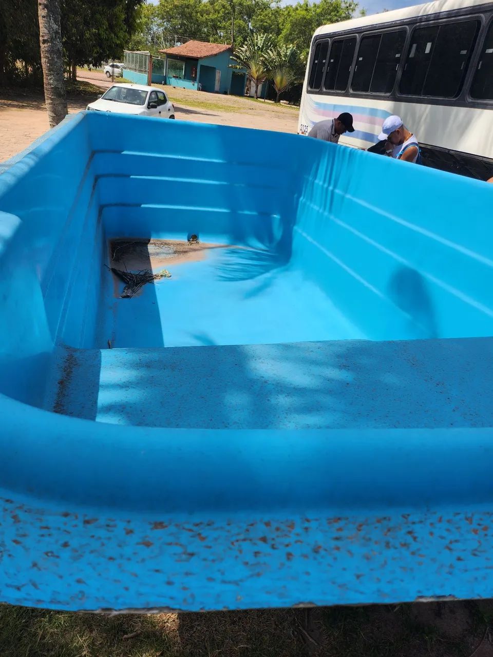 Piscina de fibra azul