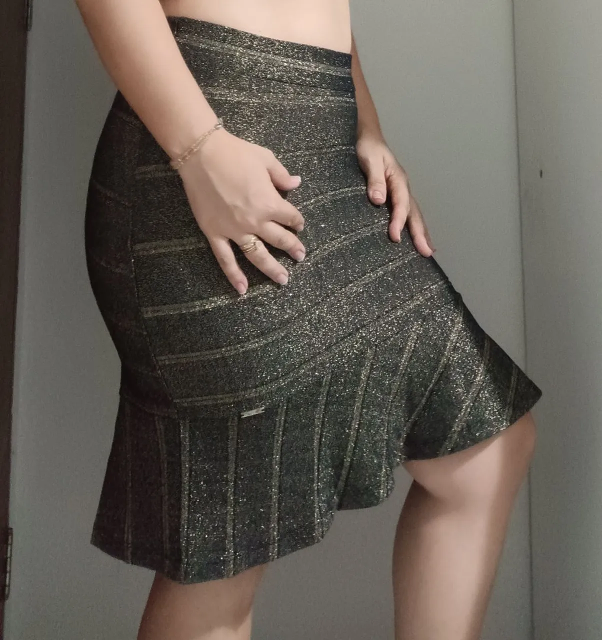 Saia Justa Dourada