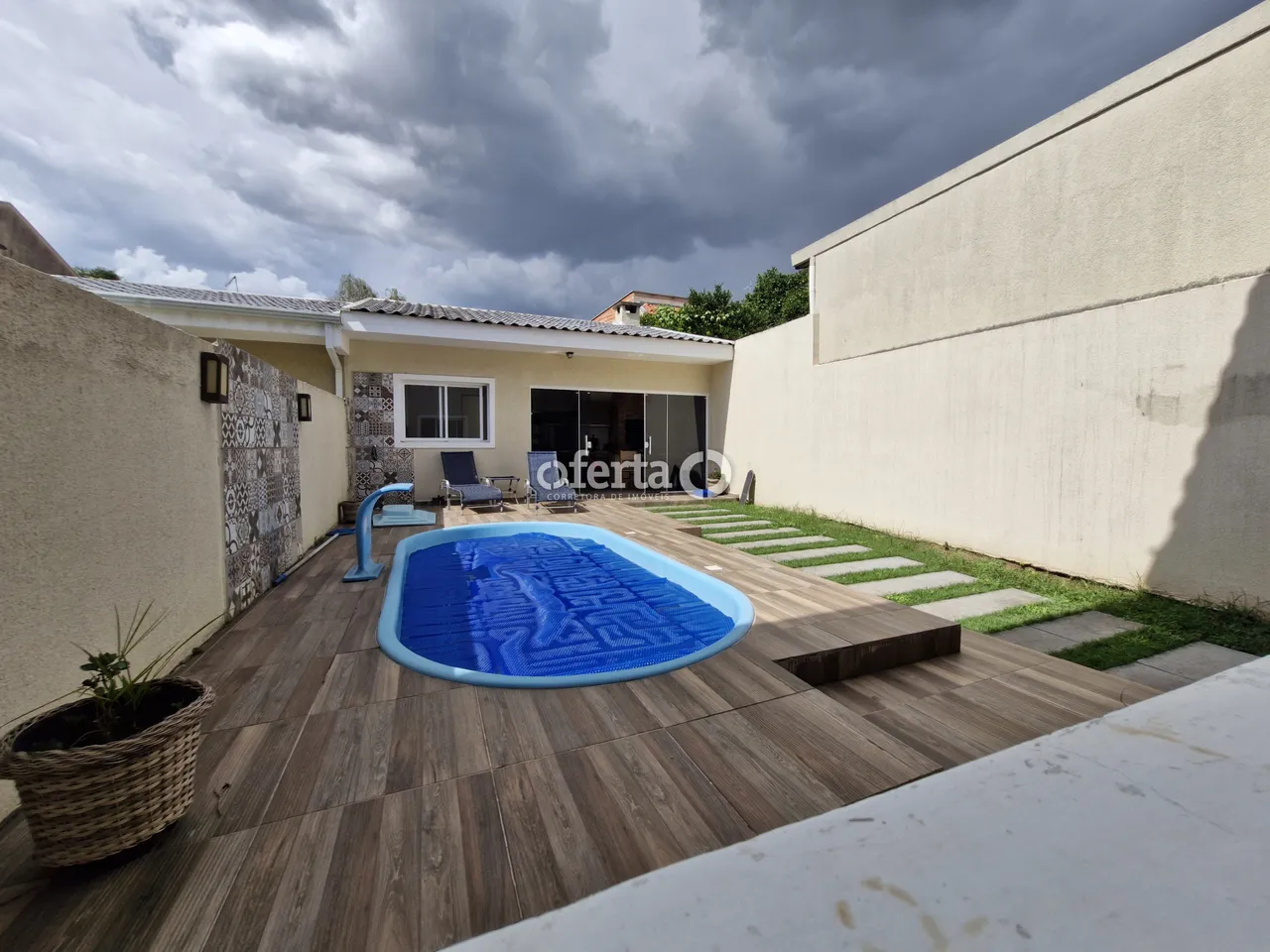 Sobrado com piscina em Araucária