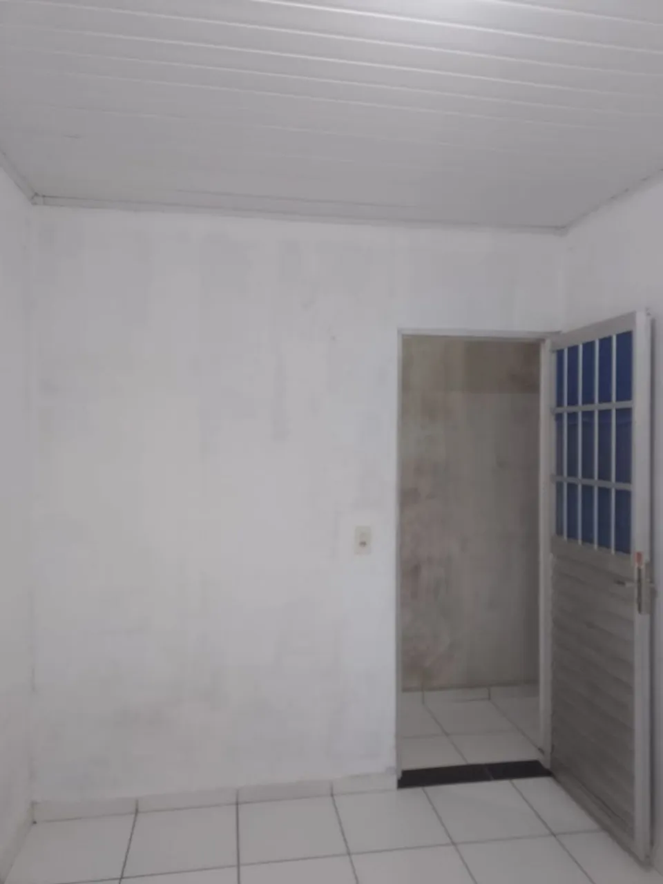 Aluga-se kitnet na várzea