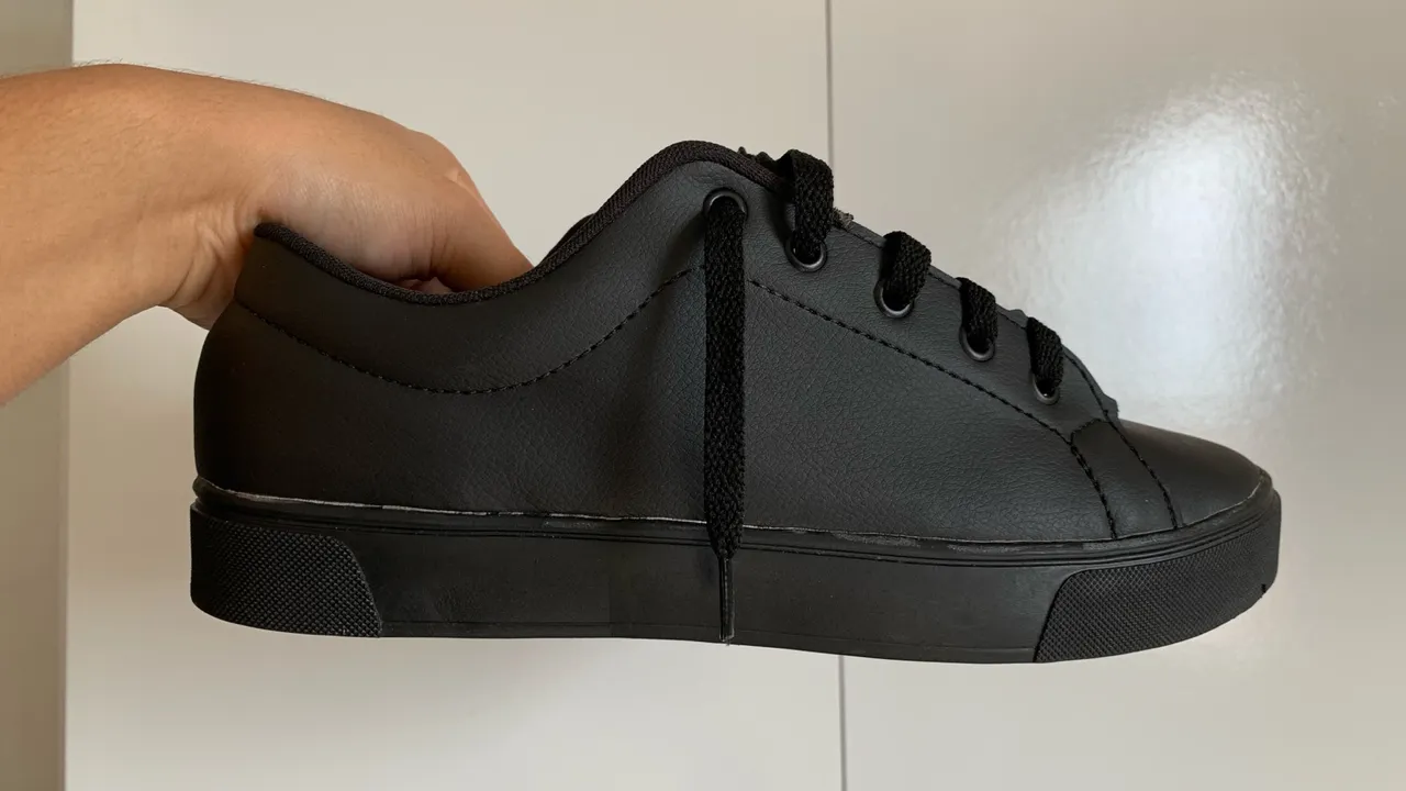 Tênis preto novo número 38