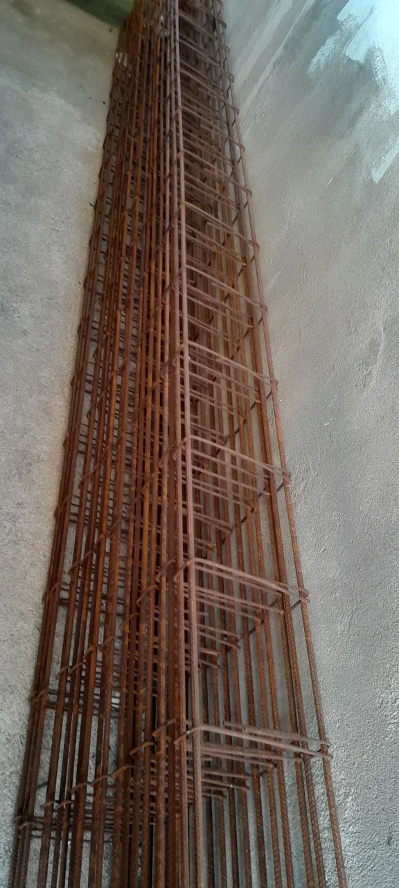 Vendo 10 armação de aço para coluna 5x16