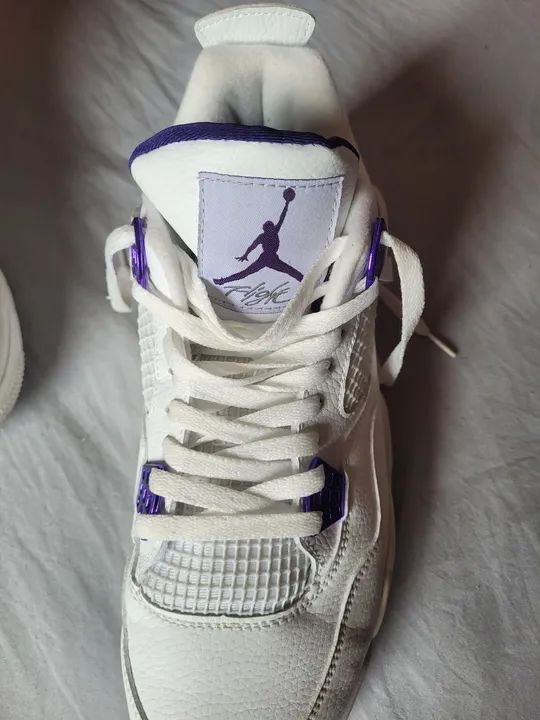 Tênis Air Jordan 4 Retro - Branco e Roxo