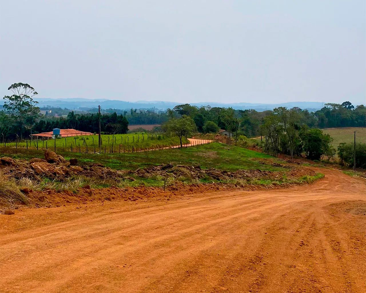 Terreno 500m² em Área Arborizada de Ibiúna-SP com Lago e Infraestrutura Completa - Foto 4