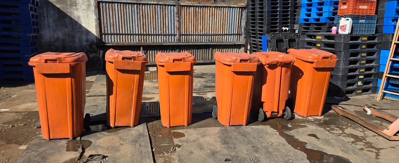 Lixeiras Industriais Laranja - Ideal para Indústria
