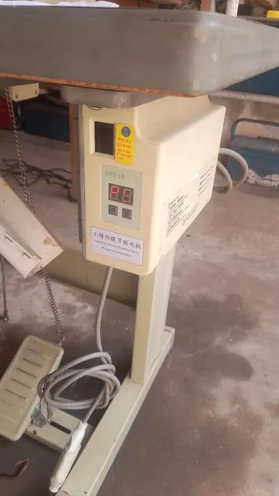 Vende-se máquina overlock