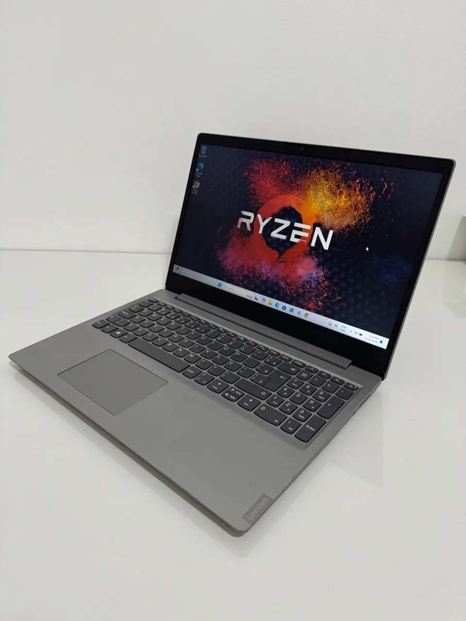 Notebook Gamer Lenovo Ryzen 5 / 12 Gb RAM / SSD NVME 256 GB Placa de Video AMD RADEON V8