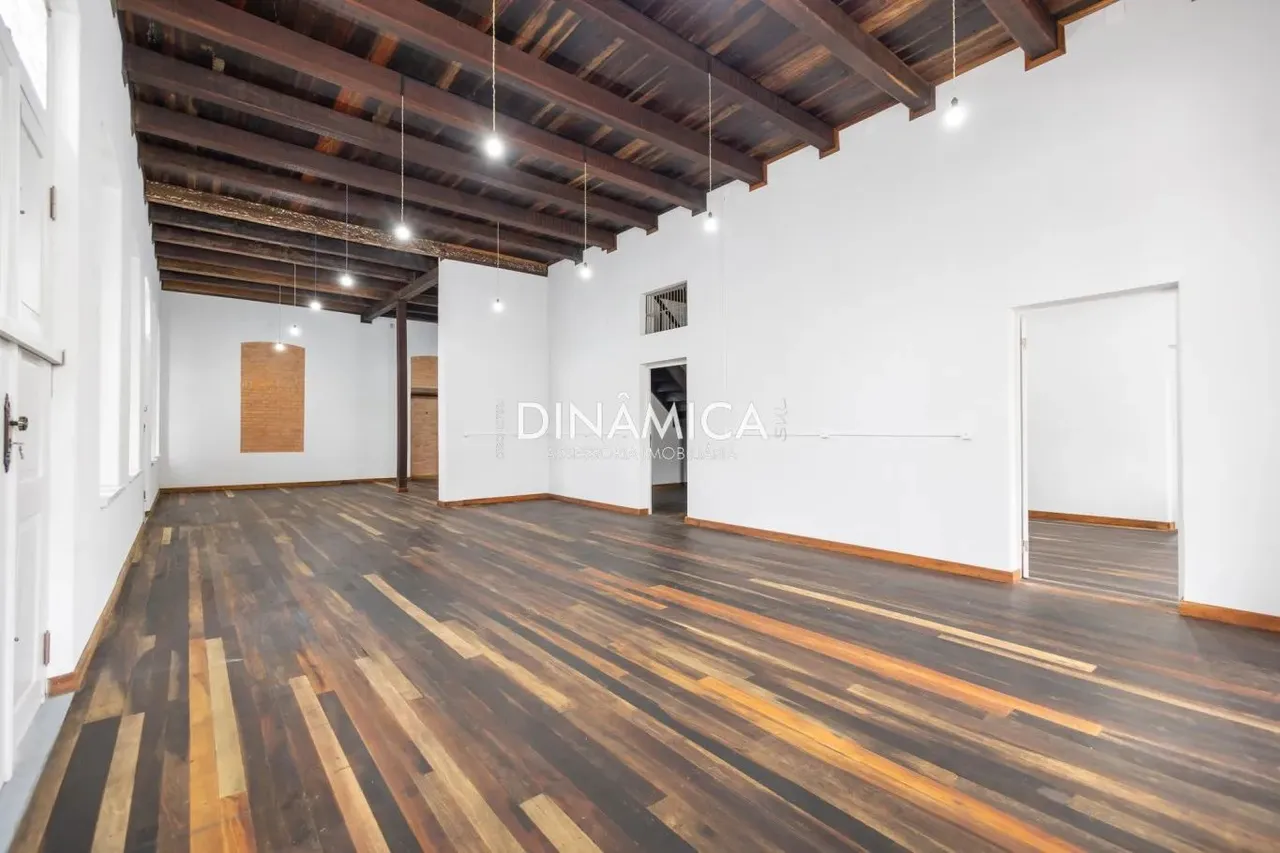 A casa comercial dos seus sonhos em excelente localização em Blumenau!