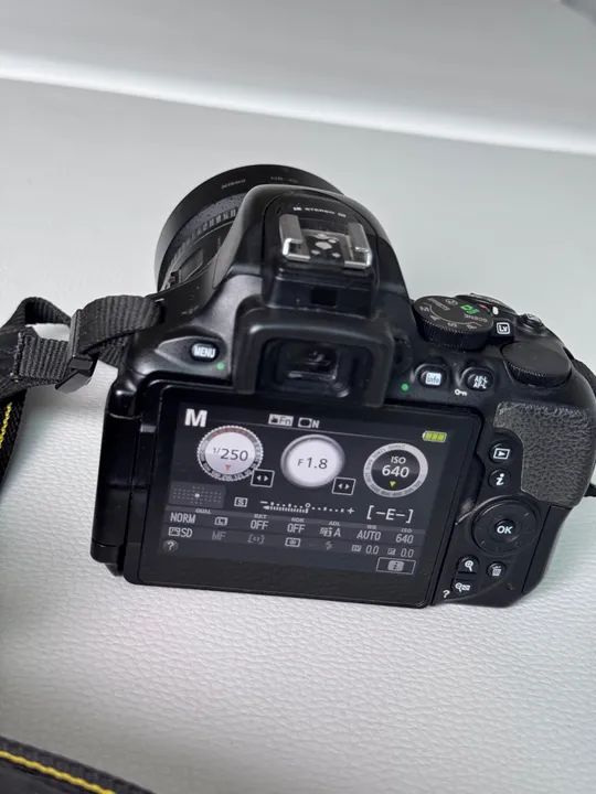 Câmera DSLR Nikon D5600 + 35mm - Foto 4