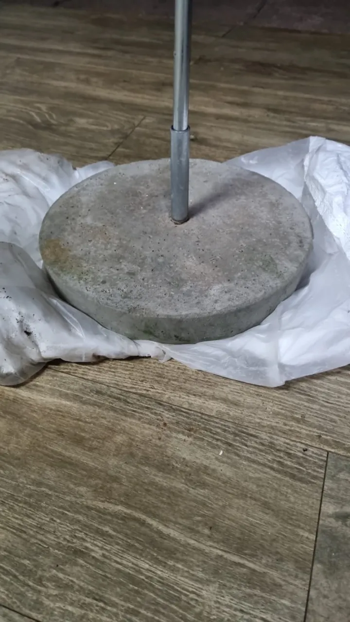 suporte banneer com base de concreto