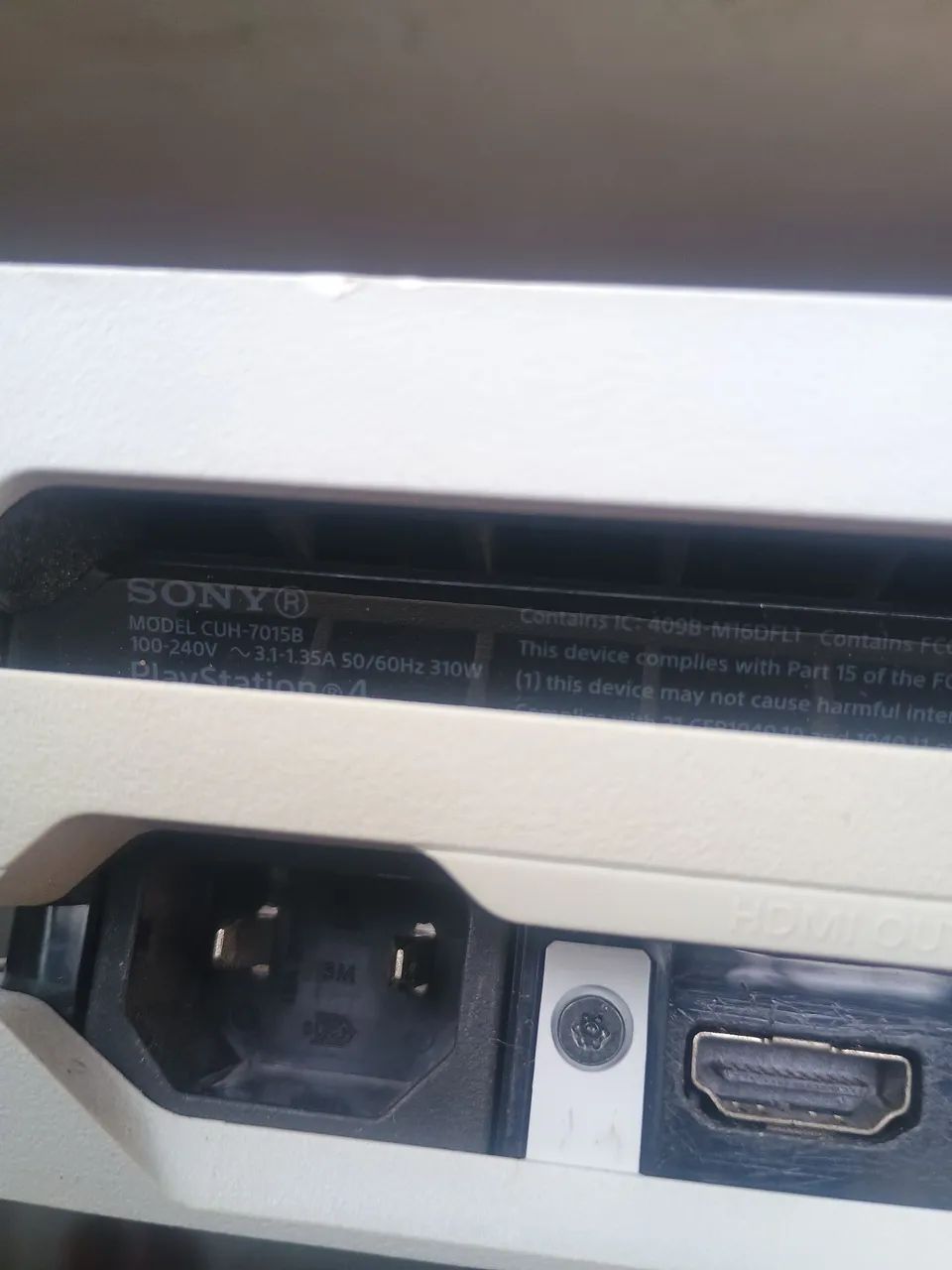 Playstation 4 (PRO) branco com dois controles e jogo - Foto 3
