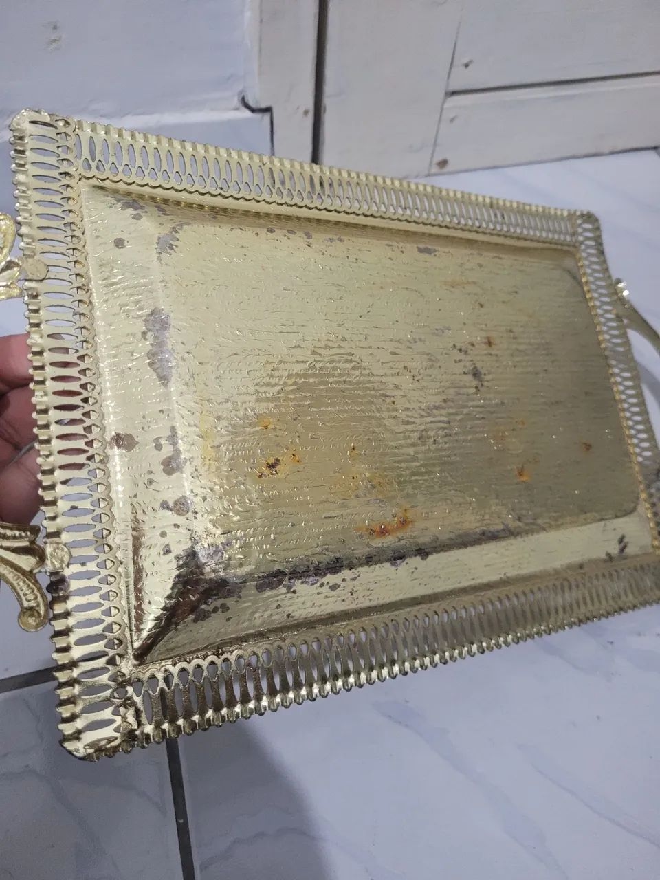 Bandeja dourada decorativa com alças - Foto 5