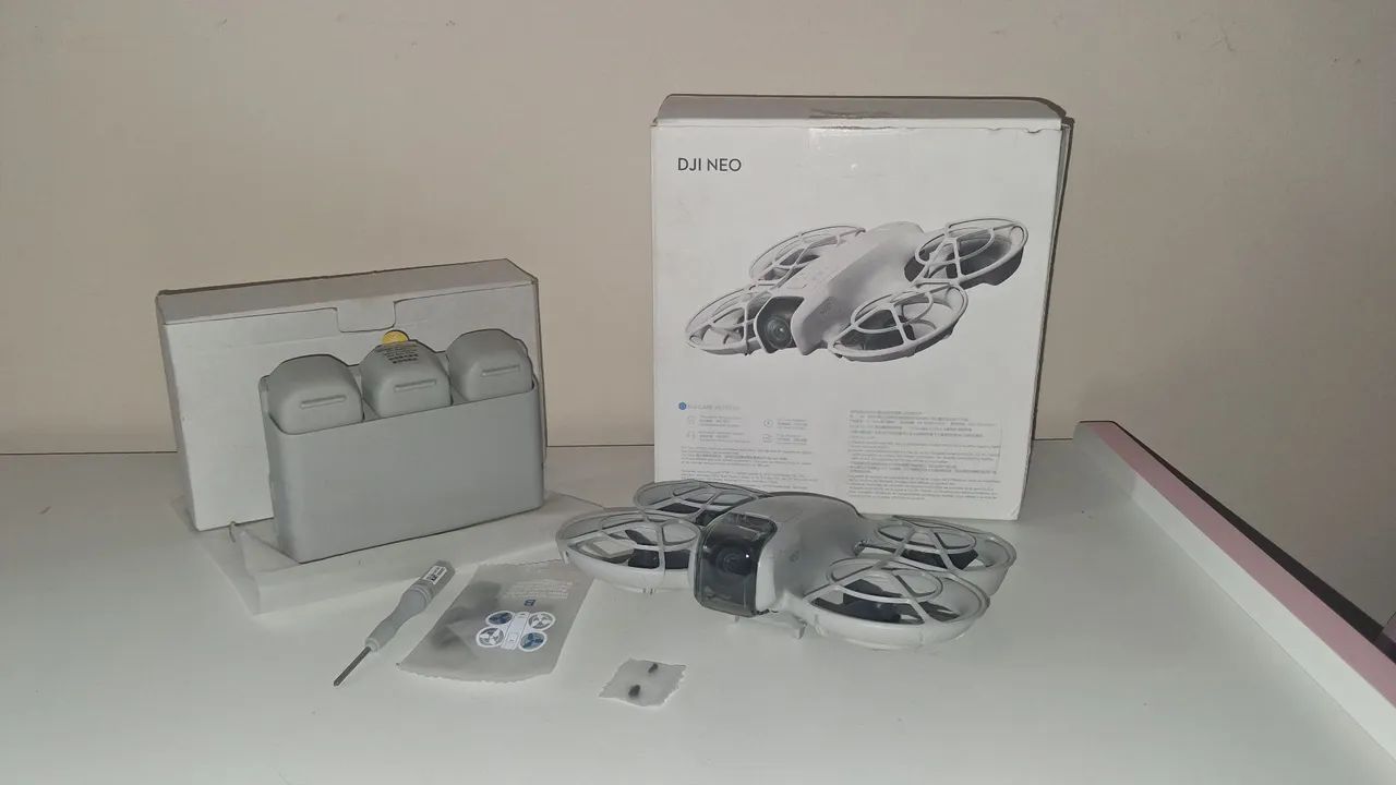 DJI NEO com 3 baterias, sem controle, em até 12x