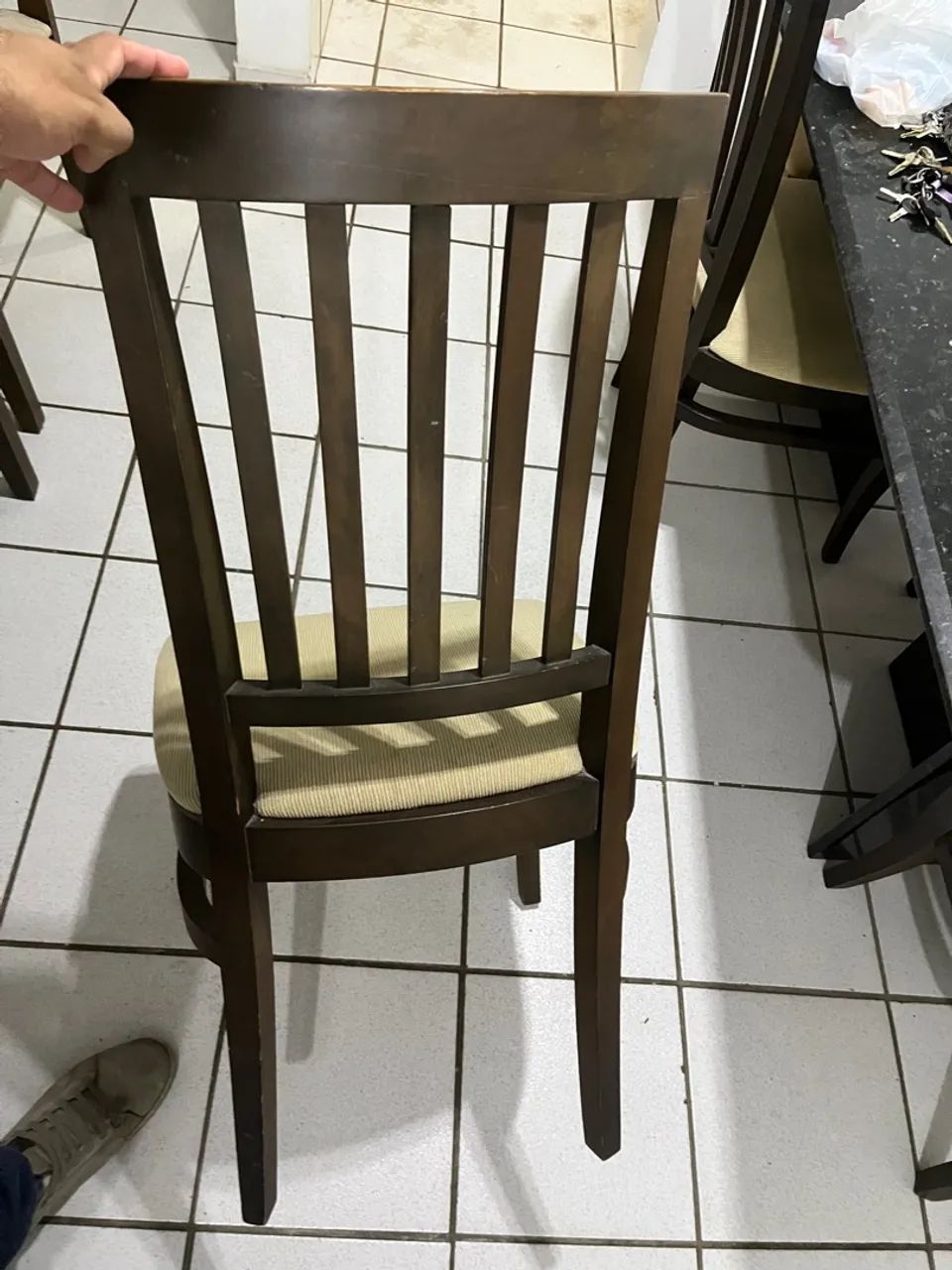 Jogo de 6 cadeiras em madeira