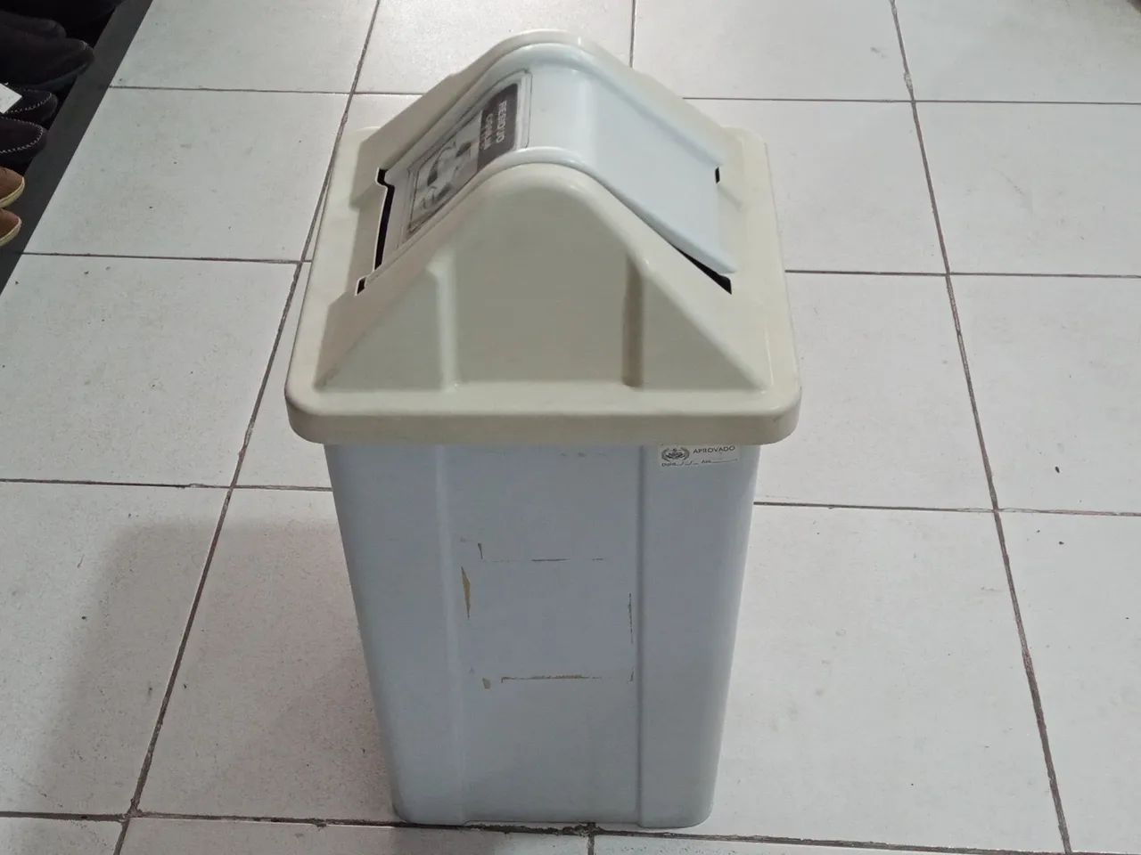 Lixeira de Plástico 60 litros  - Foto 3