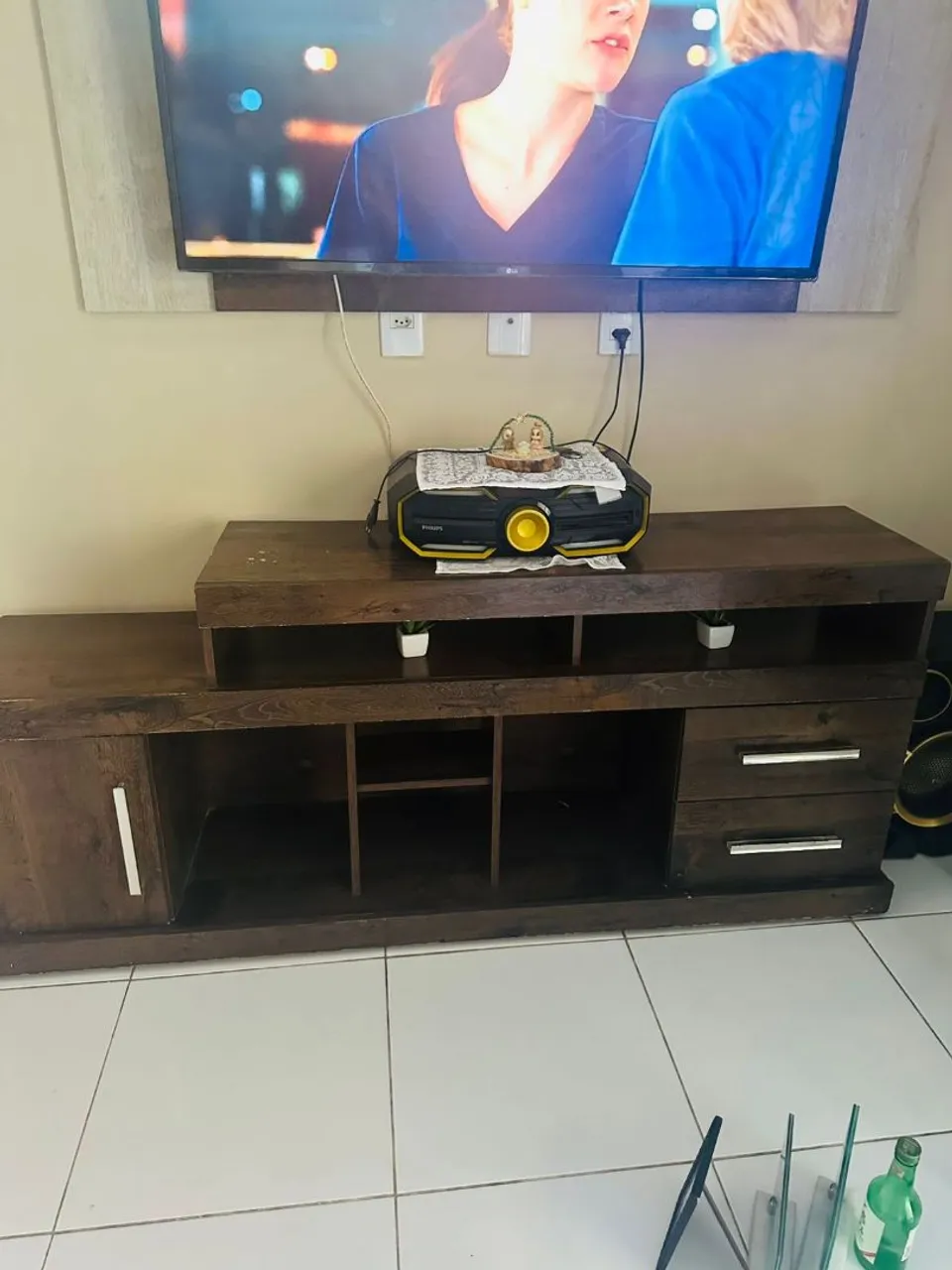 Rack de TV em Madeira Maciça com Design Moderno