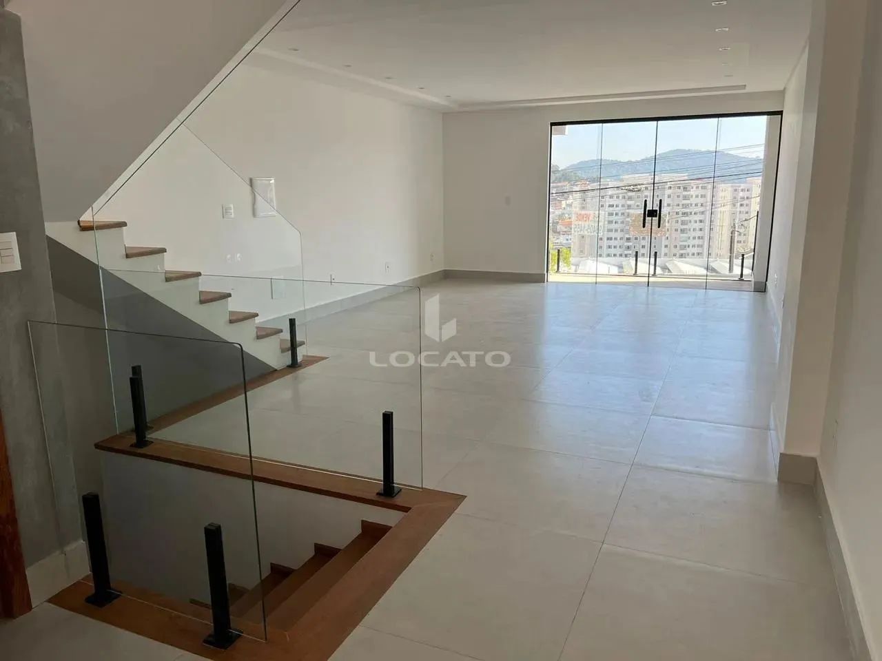 Casa com 3 quartos (suíte), espaço gourmet, com acabemento premium, área externa e 2 vagas
