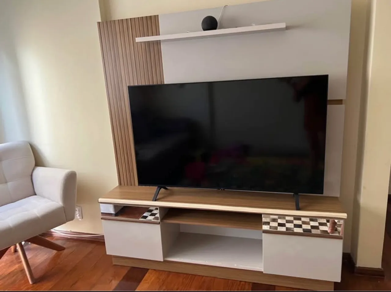 Painel com rack para tv
