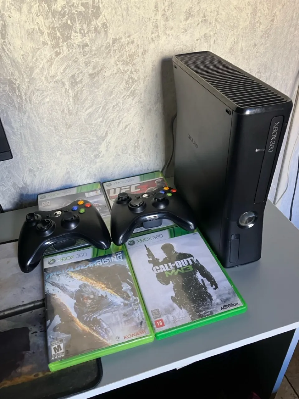 Xbox 360 travado 2 controles e jogos