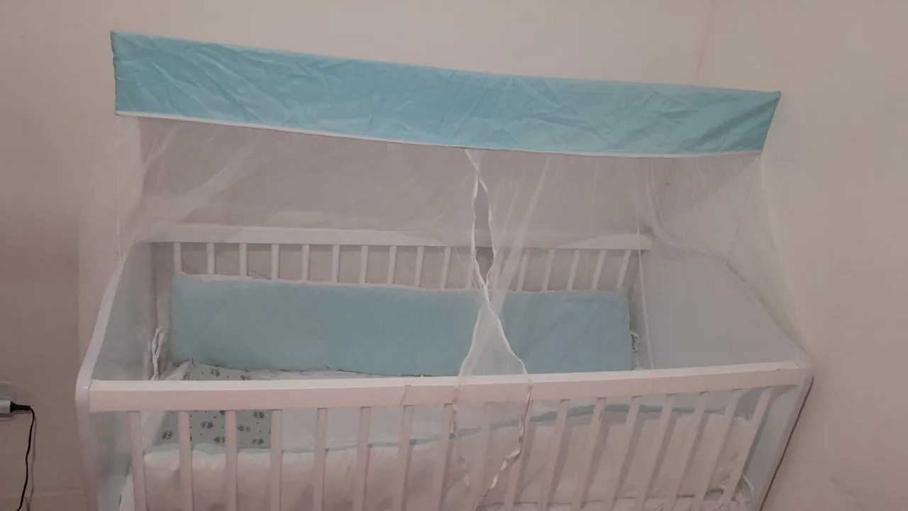 Berço completo com o kit cama.