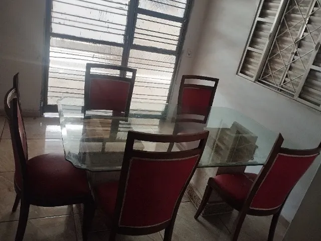 Mesa de vidro de jantar