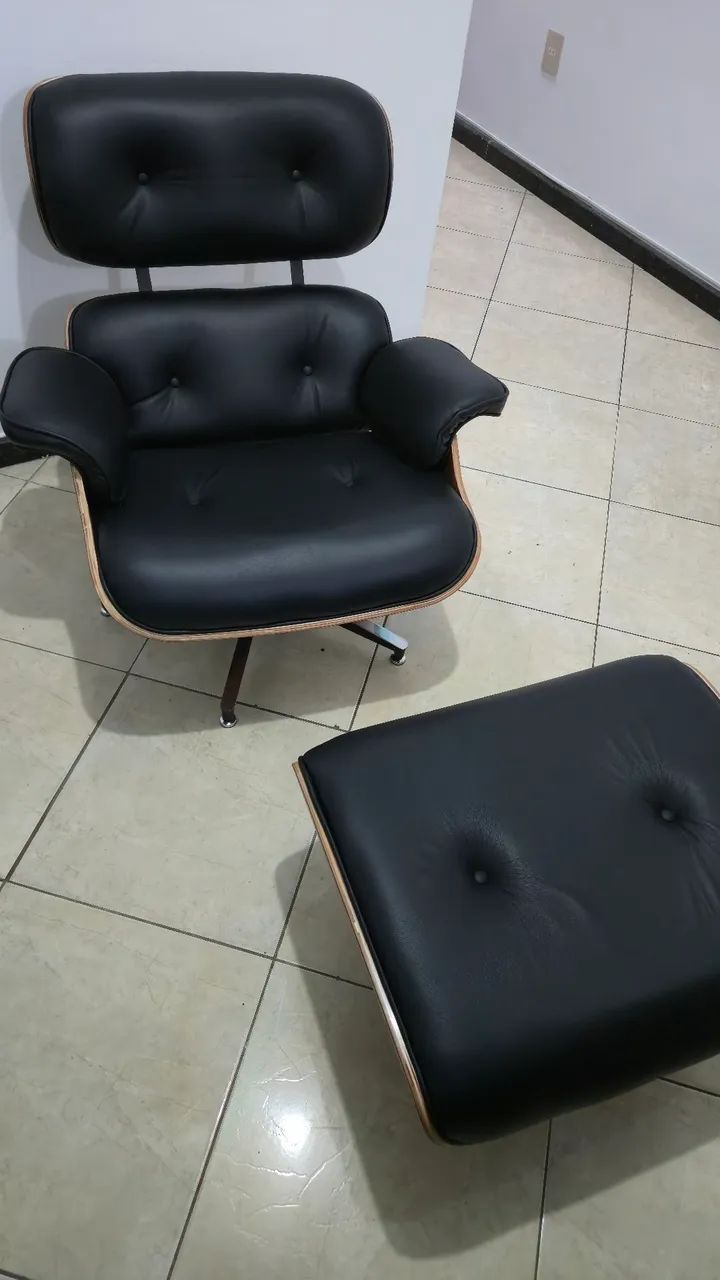 Poltrona e banqueta Charles Eames em couro legítimo.  - Foto 4