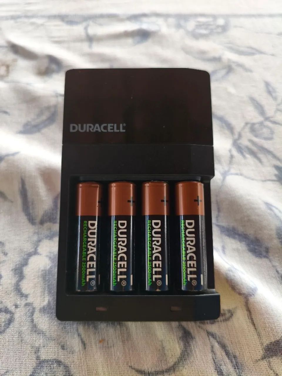 Carregador de pilhas Duracell para controles