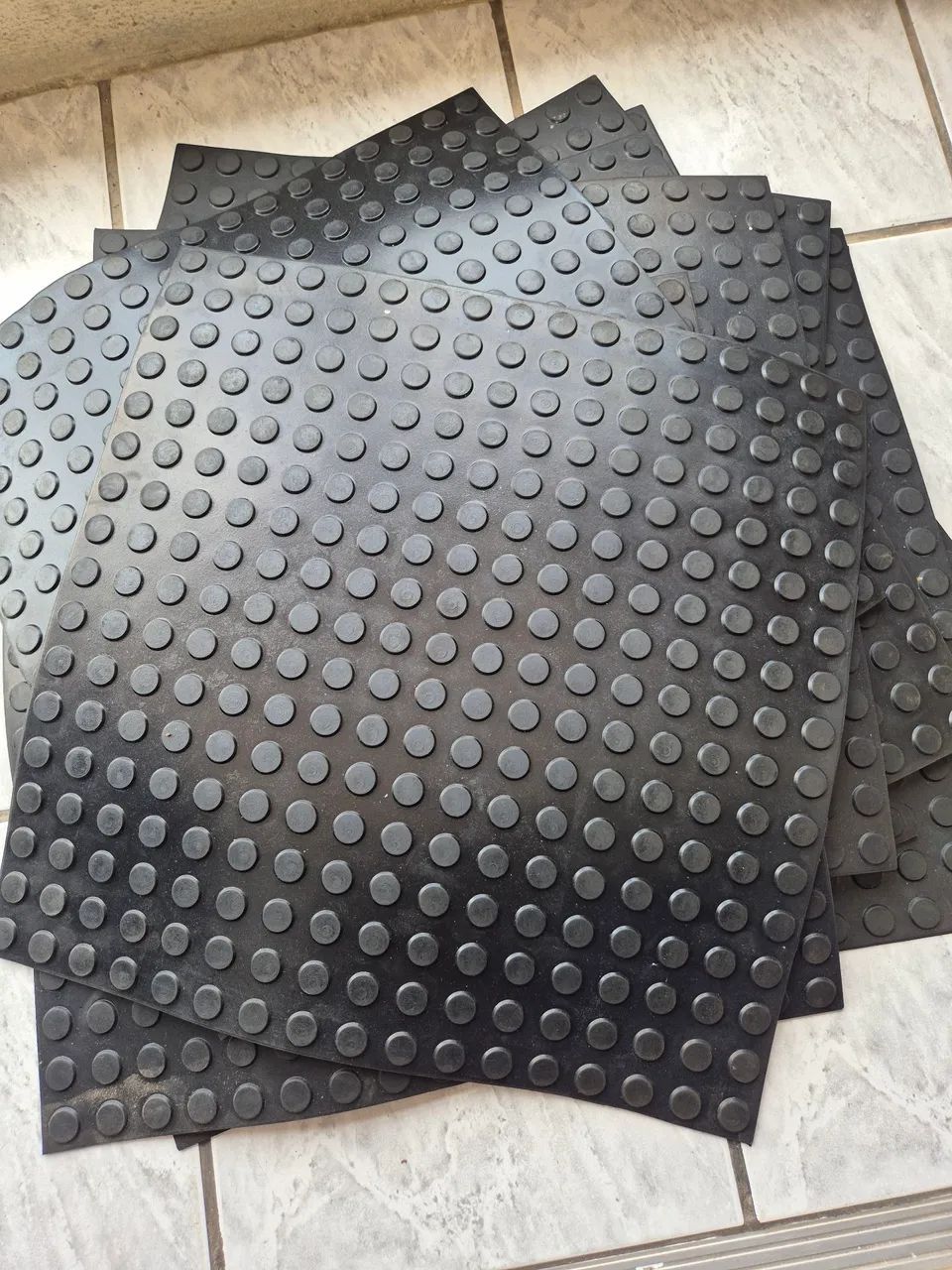 Tapetes de Borracha 50x50 - 10un 
