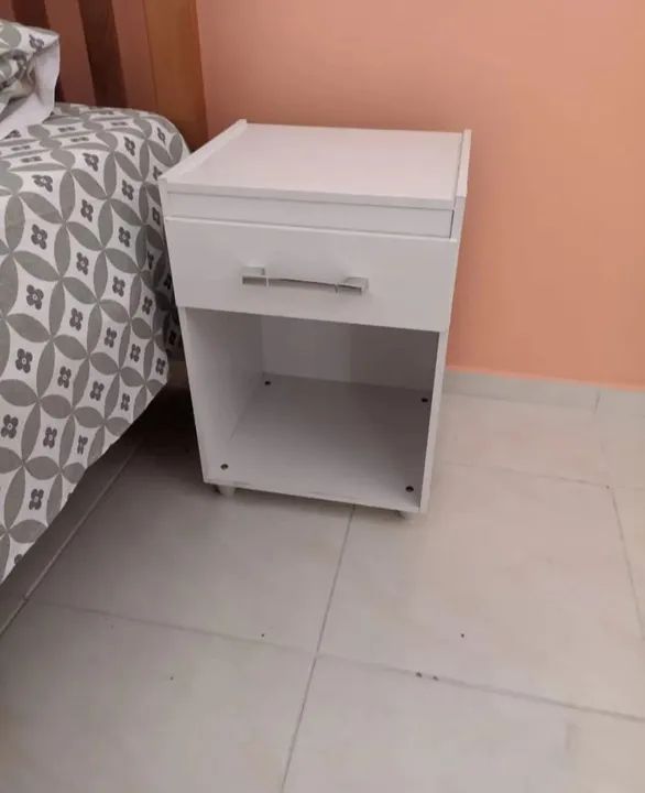 Mesa de Cabeceira Zacarias na cor branca toda no MDF 15 mm com 1 gaveta - Foto 5