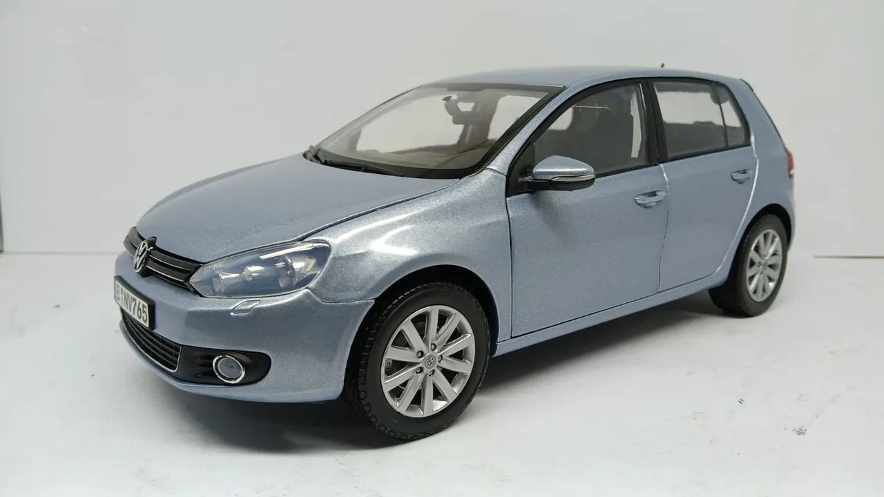 Miniatura Volkswagen Golf MK6 1/18