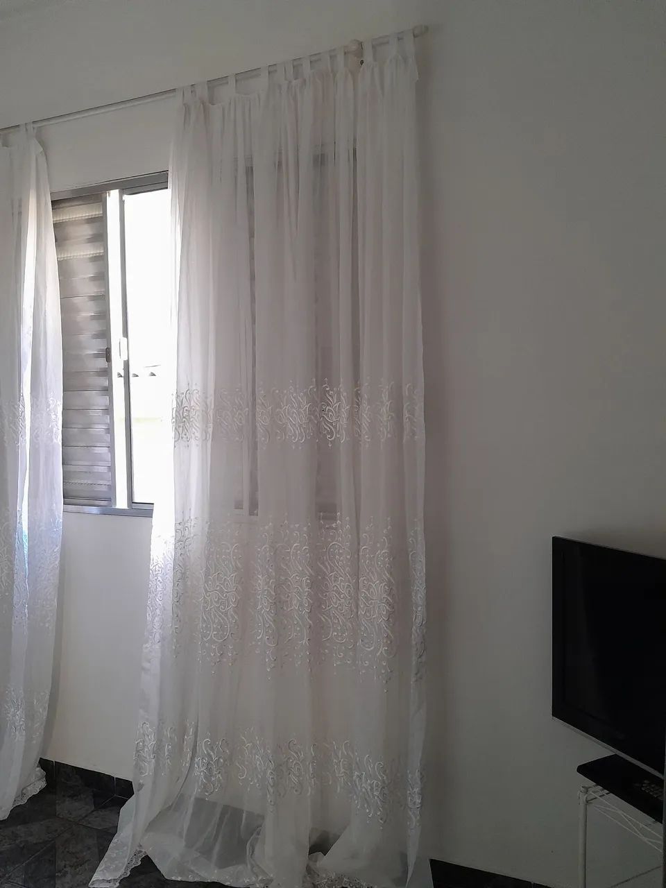 Cortinas de renda branca para sala