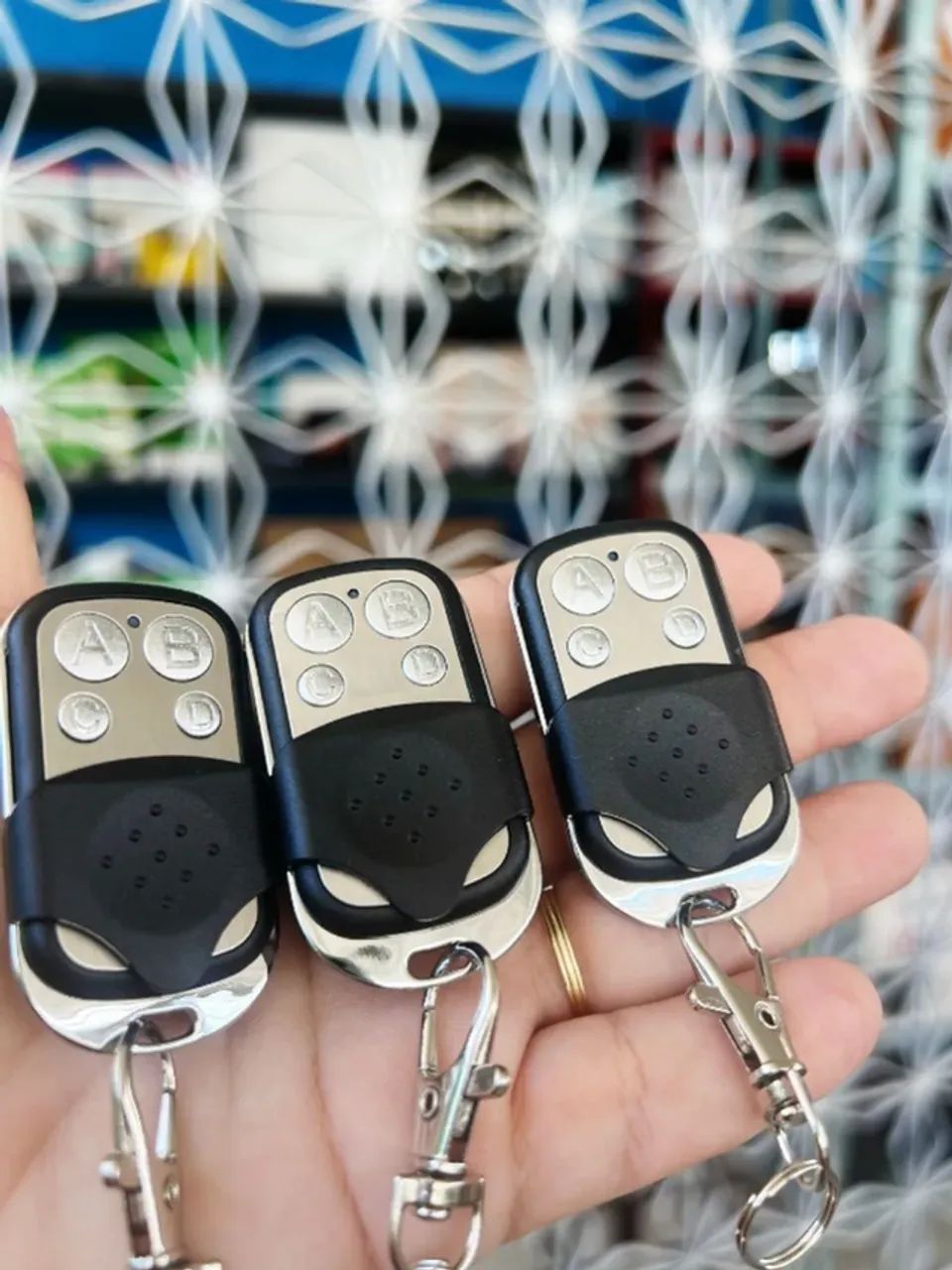 Controle para motor de portão de garagem cromado entregamos já codificado - Foto 2