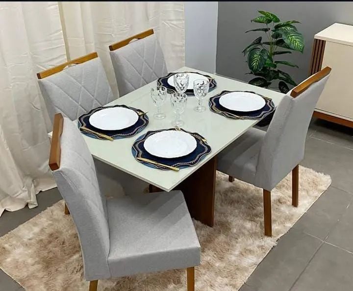 Mesa Tampo com vidro e cadeiras em madeira maciça!! Top