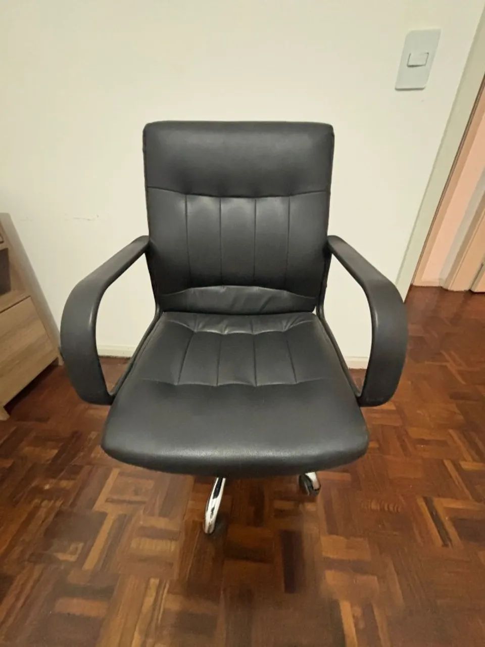 Cadeira de escritório NOVA! Pouco tempo de uso -- PARA SAIR LOGO