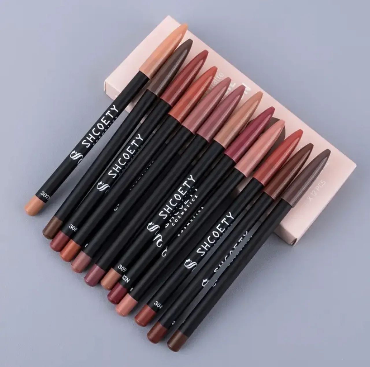 Kit com 12 batons lápis de boca mate com delineador cores nude, longa duração. Importado 