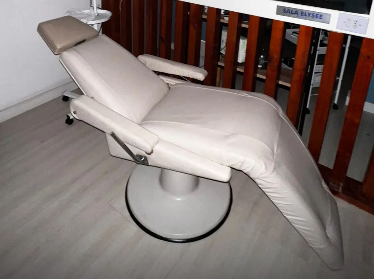 Cadeira/Poltrona couro Estética Consultório