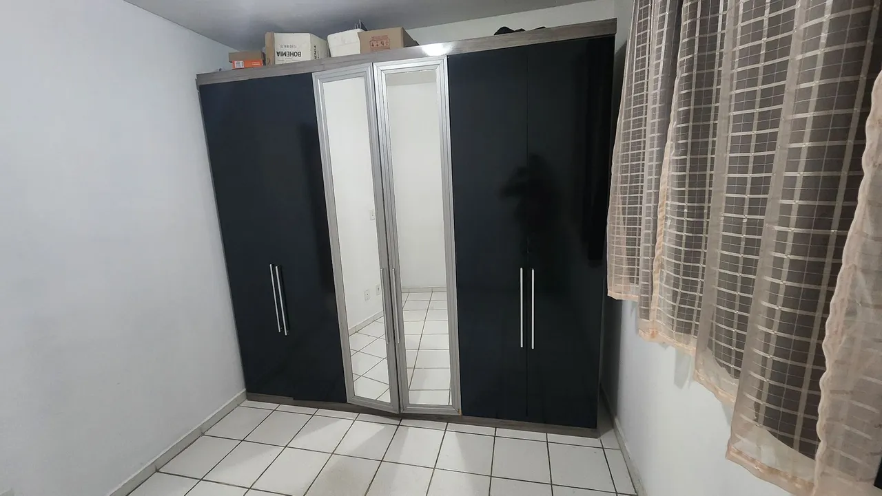 Guarda-Roupa 4 Portas com Espelho
