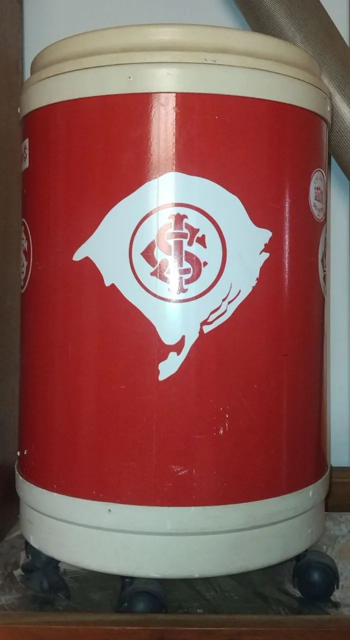Cooler do Internacional de Porto Alegre.