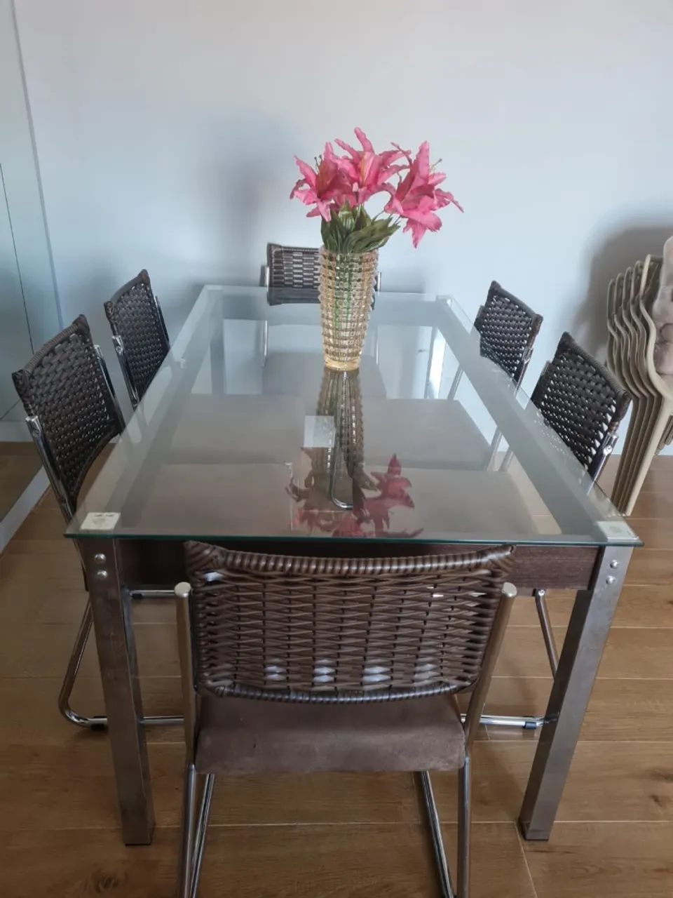 Mesa de Jantar com 6 Cadeiras - Elegância e Conforto!