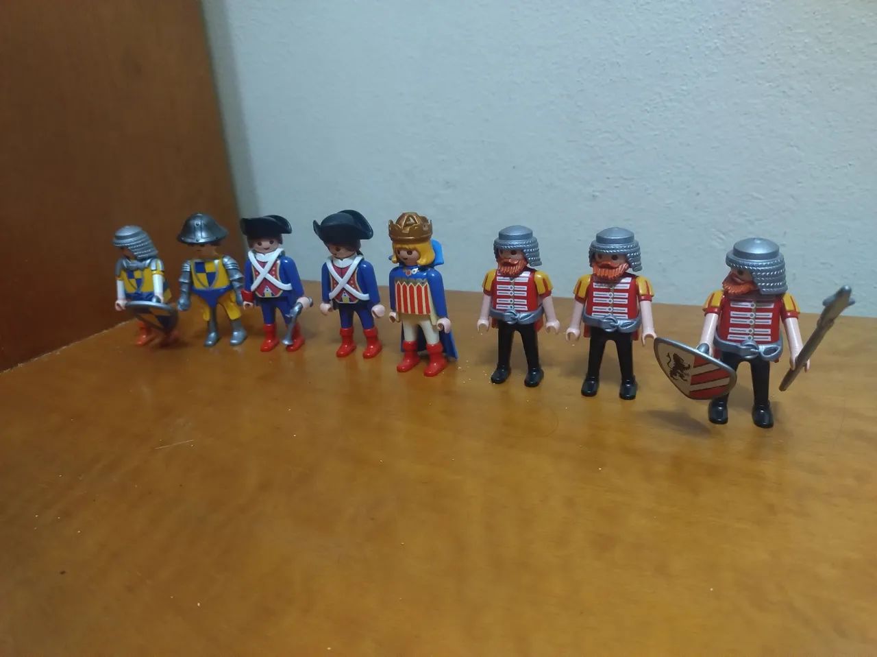 Playmobil - 8  bonecos medievais - Foto 5