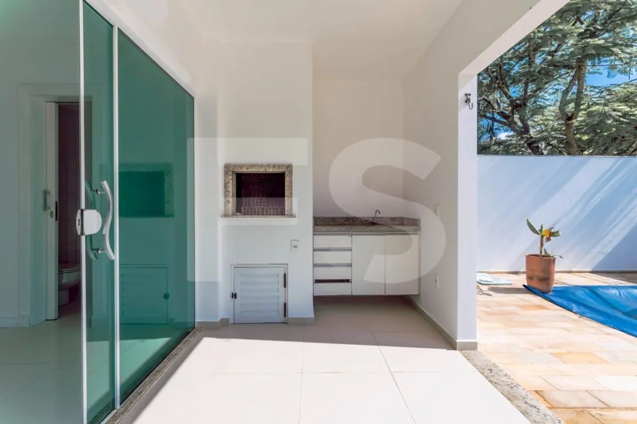 J- Casa de alto padrão sendo 04 dormitórios  na Praia dos Amores em Balneário Camboriú - Foto 3