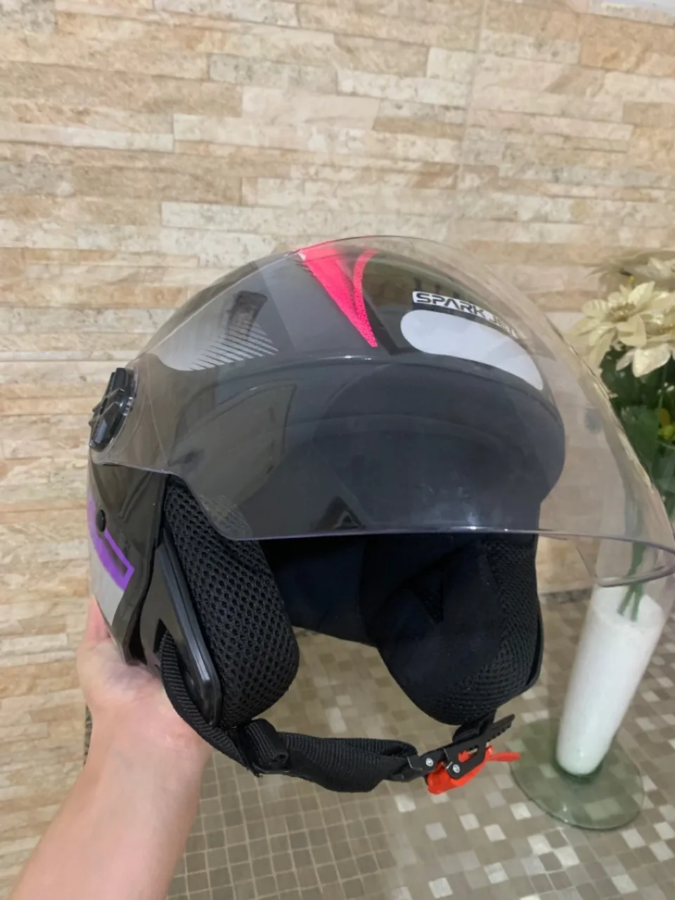 Capacete Spark Preto com detalhes